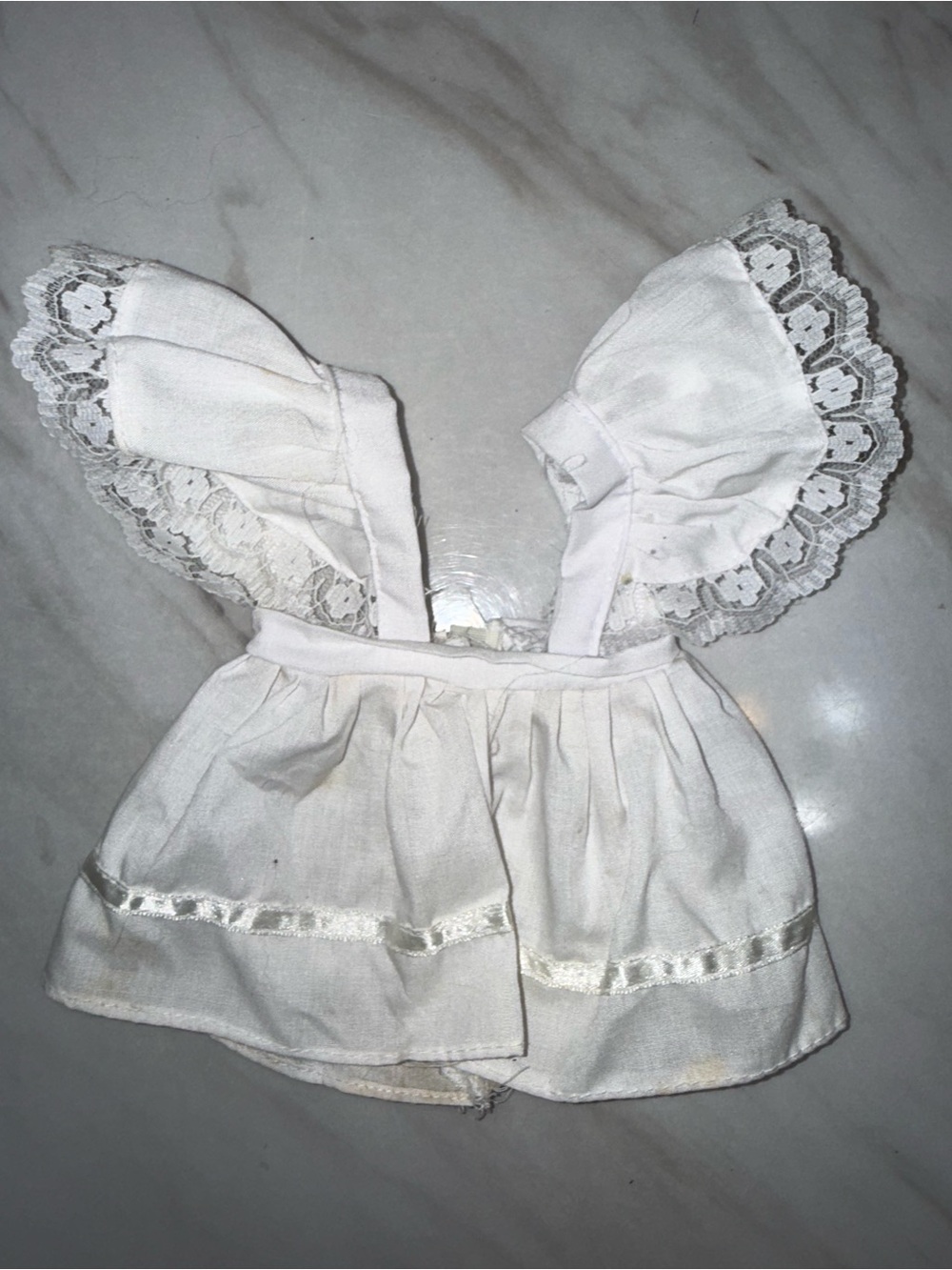 Doll white pinfold